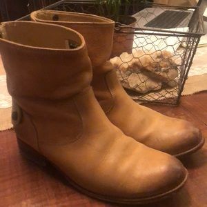 FRYE Anna leather short boot, camel color